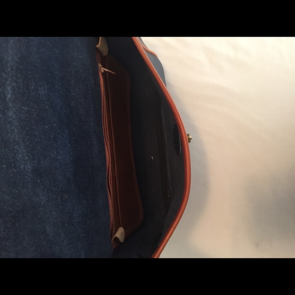 Vintage Dooney and Bourke weather crossbody bag - Picture 6 of 8